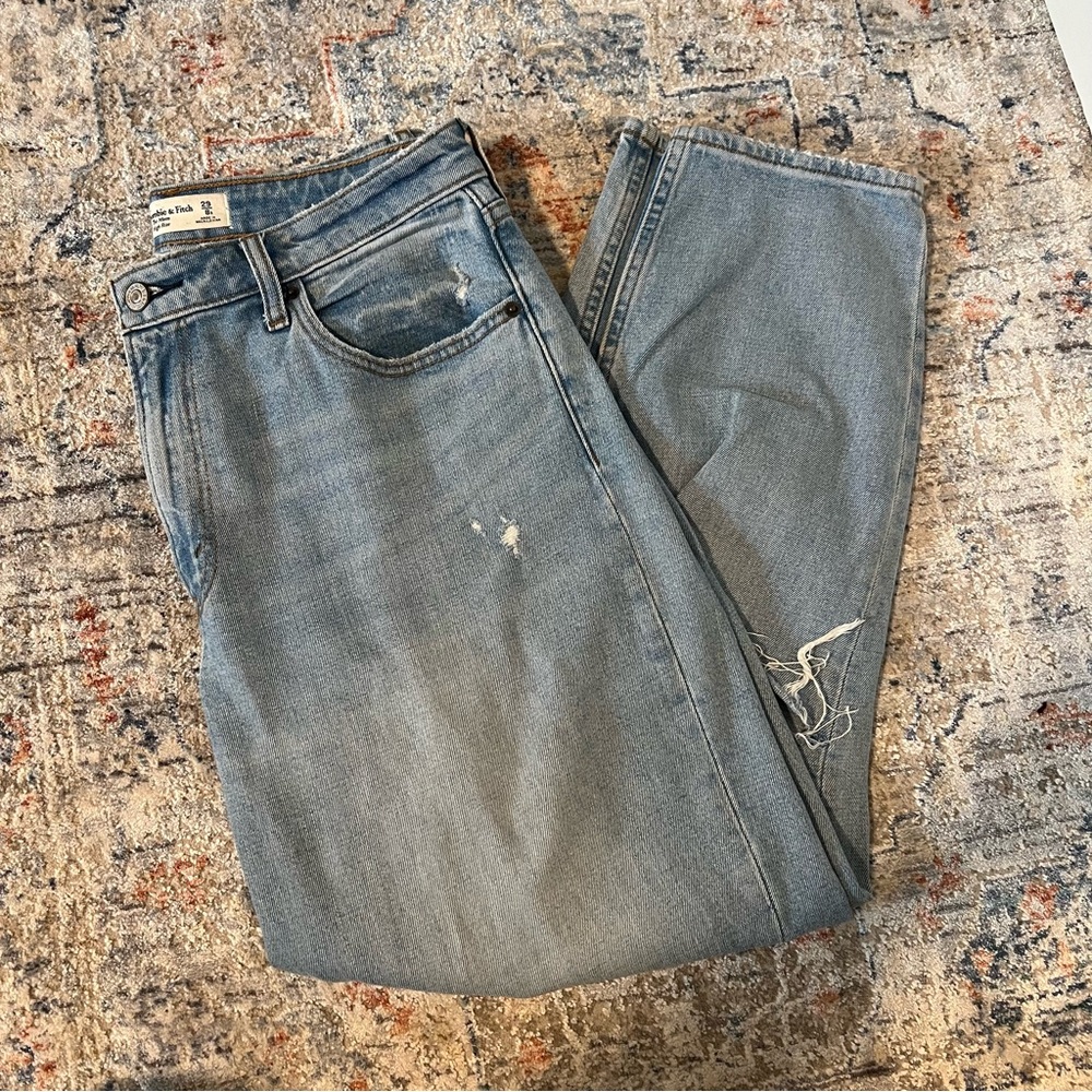 Abercrombie & Fitch Curve Love High Rise Mom Jean - Light Wash Ripped 29 / 8